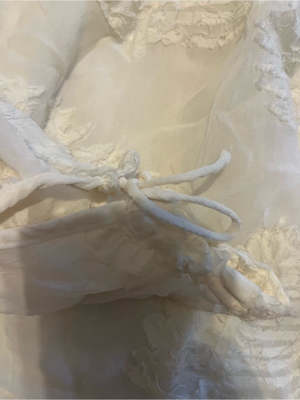 Wilfred Aritzia tonal leaf Cream Textured Silk-Look Intimate Top Xsmall long - Picture 3 of 4